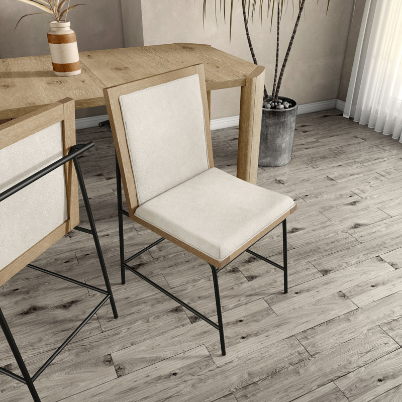Chaise Konegan
