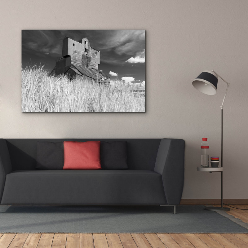 Epic Graffiti 'Abandoned Grain Elevator In The Palouse' by Rick Berk Canvas Wall Art, 40" x 26", H 40 po x l 60 po x P 1,5 po