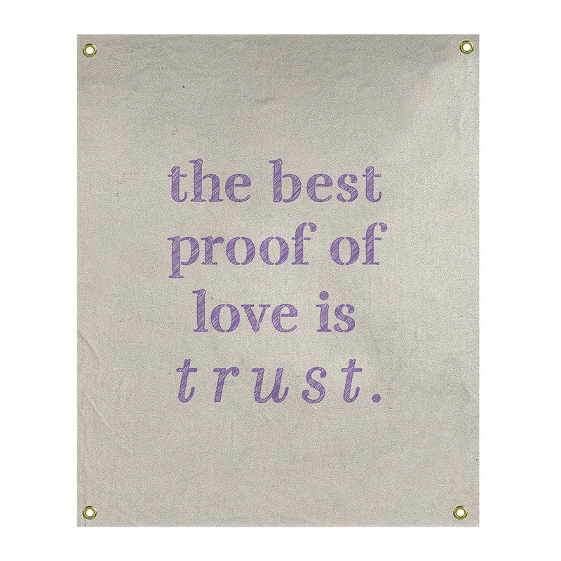 Tapisserie en polyester et citation manuscrite en polyester, H 59 pi x l 50 po, Blanc / Mauve