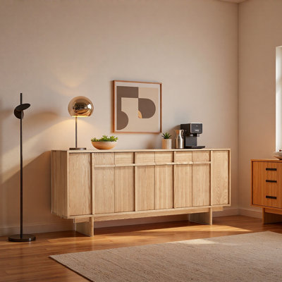 Armoire d'appoint blanche contre le mur