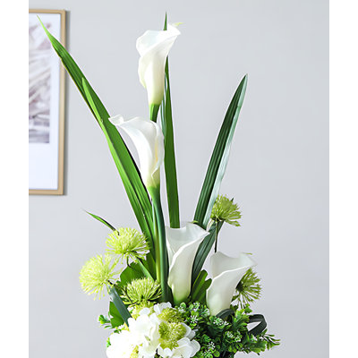 Arrangement floral artificiel dans un vase