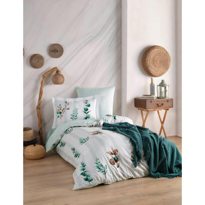 Quiltisse Bedspread with Pillowcases Included