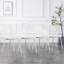 Ensemble de 6 chaises d'appoint pour la salle à manger, siège en plastique transparent avec pieds en métal argenté doux, conception moderne sans accoudoirs, l 17,3 po x H 32,7 po