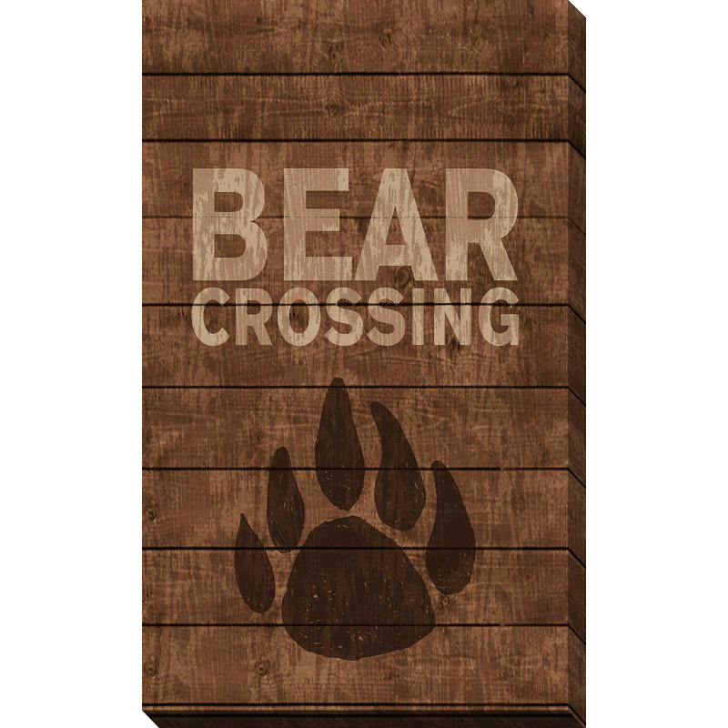 «Bear Crossing», reproduction d'impression, H 30 po x l 18 po x P 1 po, Toile tendue