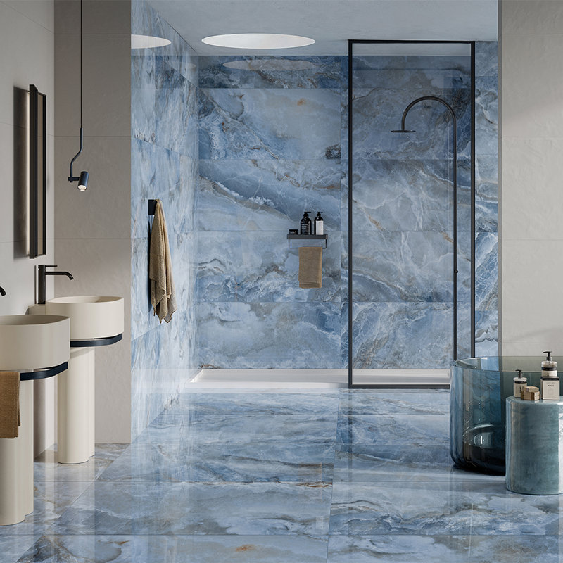 Carreau en porcelaine à onyx 24 po x 48 po Banff, Onice Azzurro