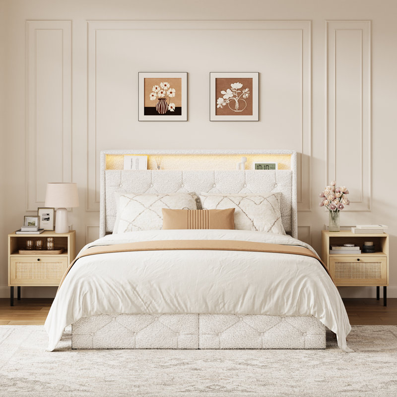 Ensemble de chambre à coucher rembourré Teddy avec tables de chevet en rotin, Beige / Naturel, Très grand lit