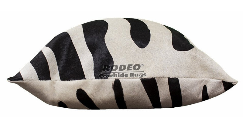 Housse de coussin en peau de vache, H 20 po x l 22 po