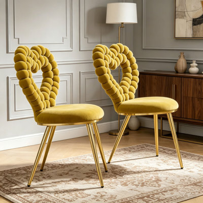 Chaise d'appoint unique capitonnée à bulles en forme de cœur, chaise de salle à manger en velours moelleux jaune avec structure en métal doré brillant