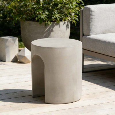 Round with U-Shape Side Table