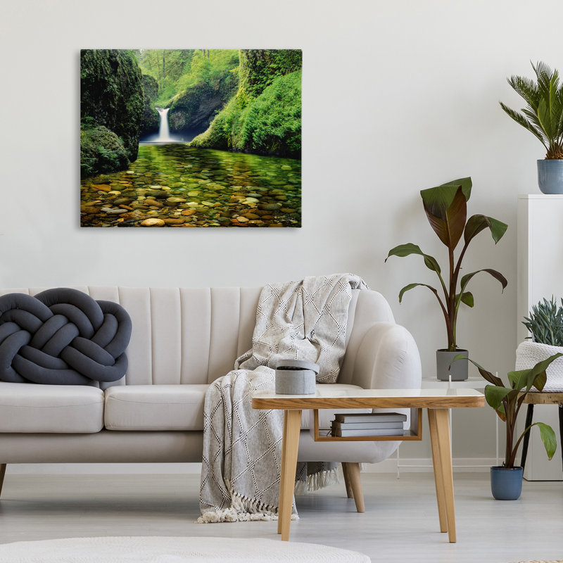 «Punchbowl Falls in Emerald Forest», conception par Dennis Frates, H 24 po x l 30 po