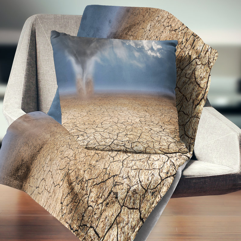 Coussin décoratif "Landscape Dust Devil in the Desert", 16 po x 1 po