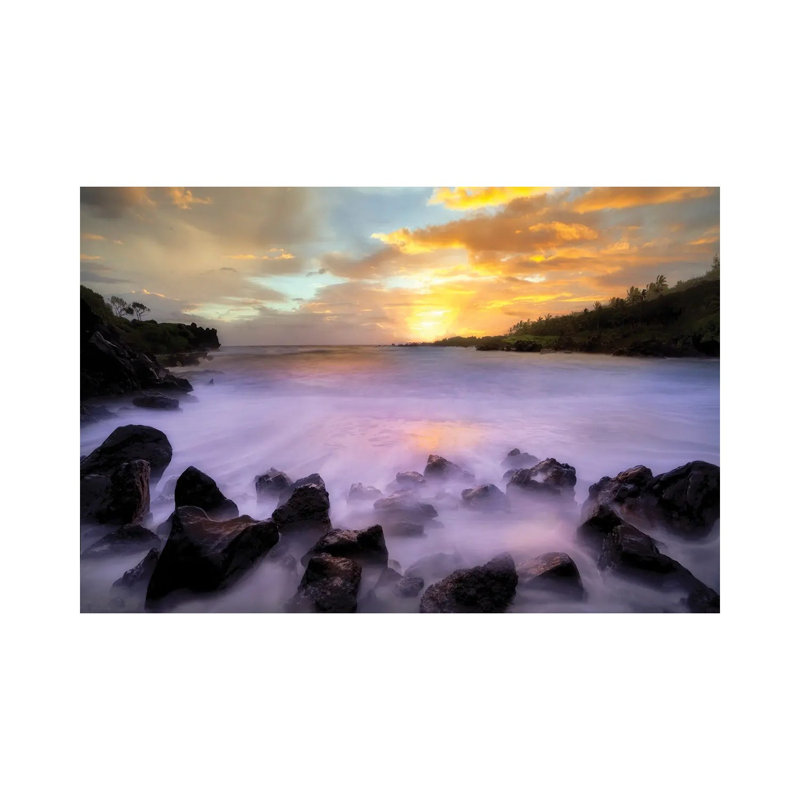 «Black Sand Beach Sunrise» par Dennis Frates - Toile tendue avec châssis sur toile tendue, H 8 po x l 12 po x P 0,75 po