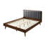 Structure de grand lit de style Mid-Century, bois d'hévéa, tête de lit tapissier en lin, assemblage facile avec aspect, bois massif et support à lattes pour matelas