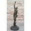 Statue abstraite de danseuse nue qui atteint la sculpture en bronze dansant vers le haut