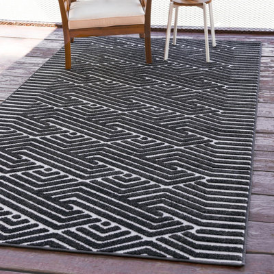 Geometric Black Indoor/Outdoor Area Rug