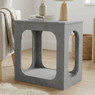 Table de bout avec tablette ouverte Inniss