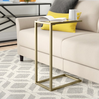 Petite table d'appoint en forme de C 25,5 po Elegant Gold