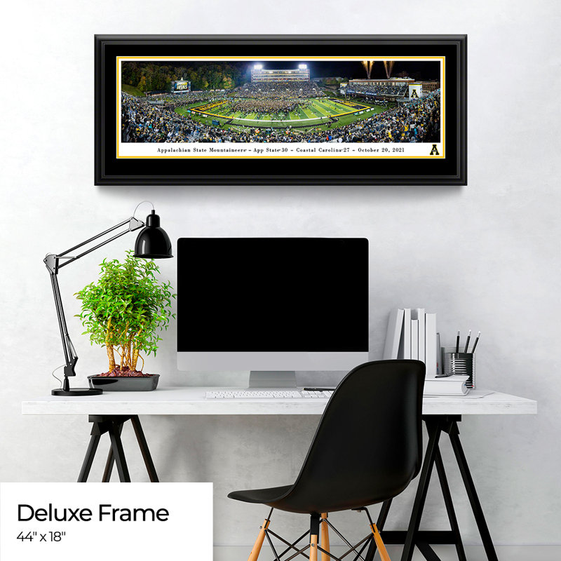 Impression panoramique Appalachian State Football, H 18 po x l 44 po x P 1,125 po, Cadre noir