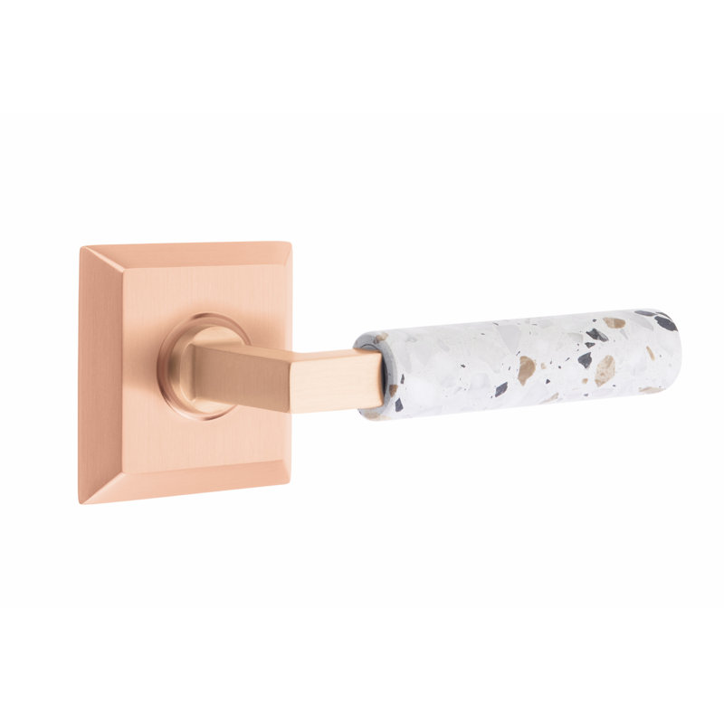 Ensemble de leviers de passage Emtek Select, rosette Quincy, tige carrée en L, poignée en marbre blanc, gauche