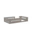 Lit plateforme en bois avec garde-corps-64471398