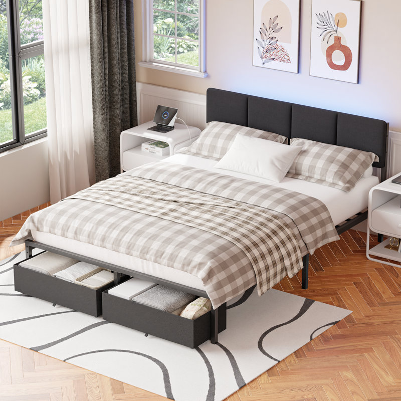 Structure de lit tapissier avec 2 tiroirs de rangement, grand lit plateforme moderne avec station de charge et lumière DEL, aucune boîte à ressorts nécessaire