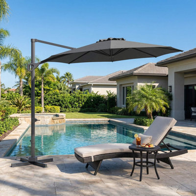 Parasol en porte-à-faux de patio robuste de 10 pieds avec réglage facile de l'inclinaison pour une utilisation dans la cour arrière au bord de la piscine