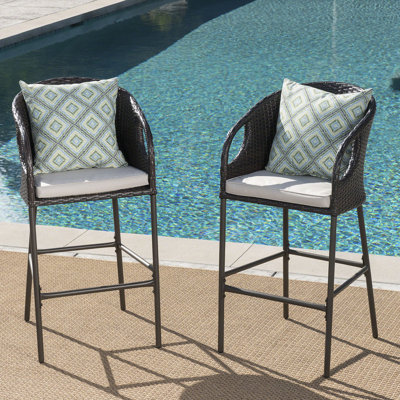 Ensemble de 2 tabourets de bar d'extérieur en rotin PE avec coussins imperméables 31 po Multibrown