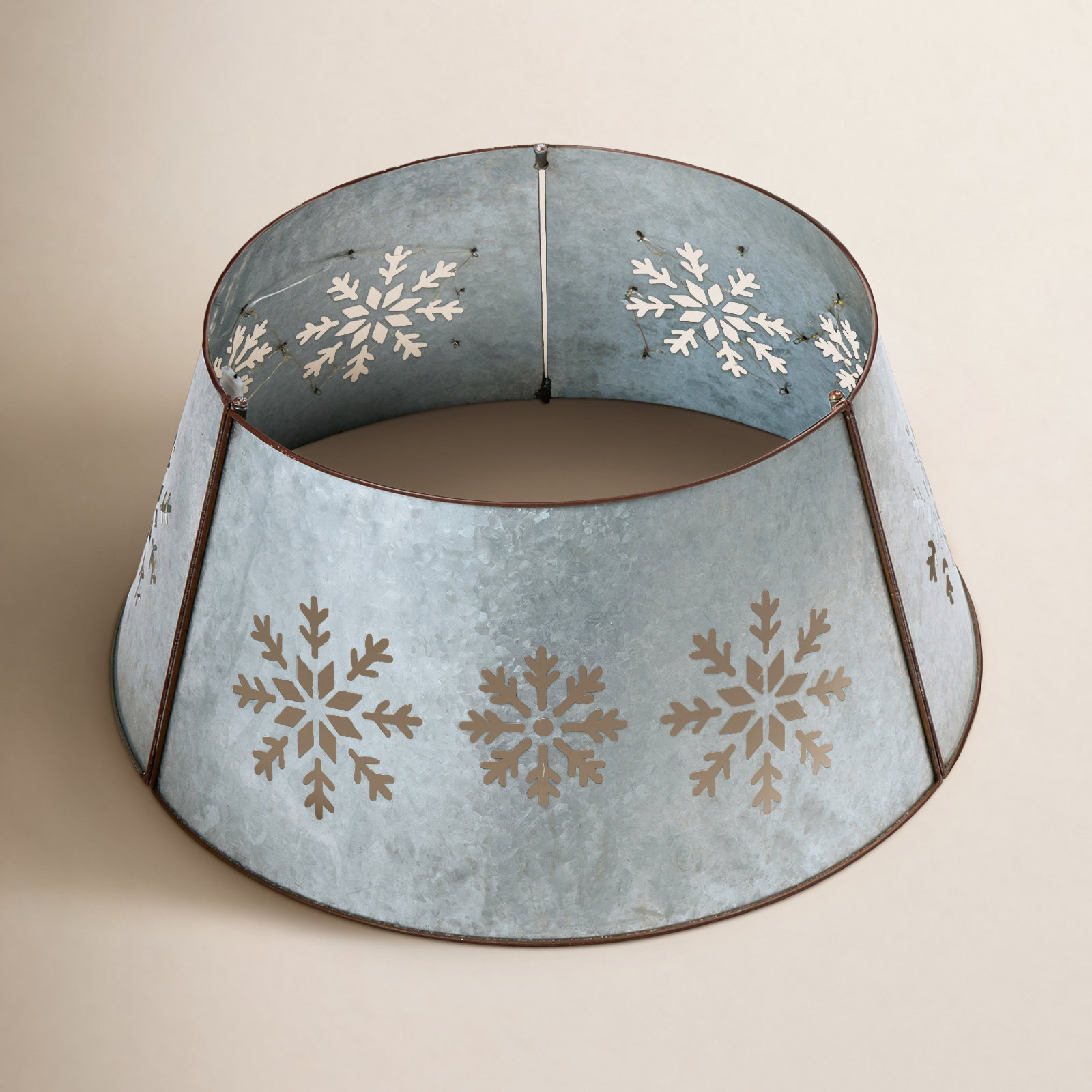 Terence Tree Collar, 9.75" H x 22" W