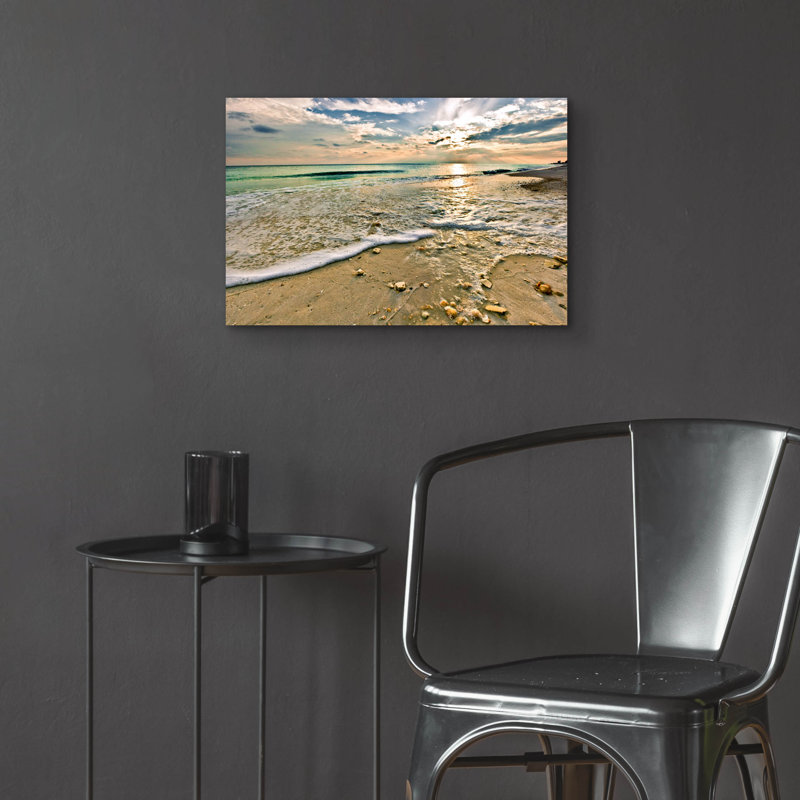 «Emerald Green Shell Covered Beach Sunset» par Ezra Tanner, art mural en verre acrylique, H 16 po x l 24 po