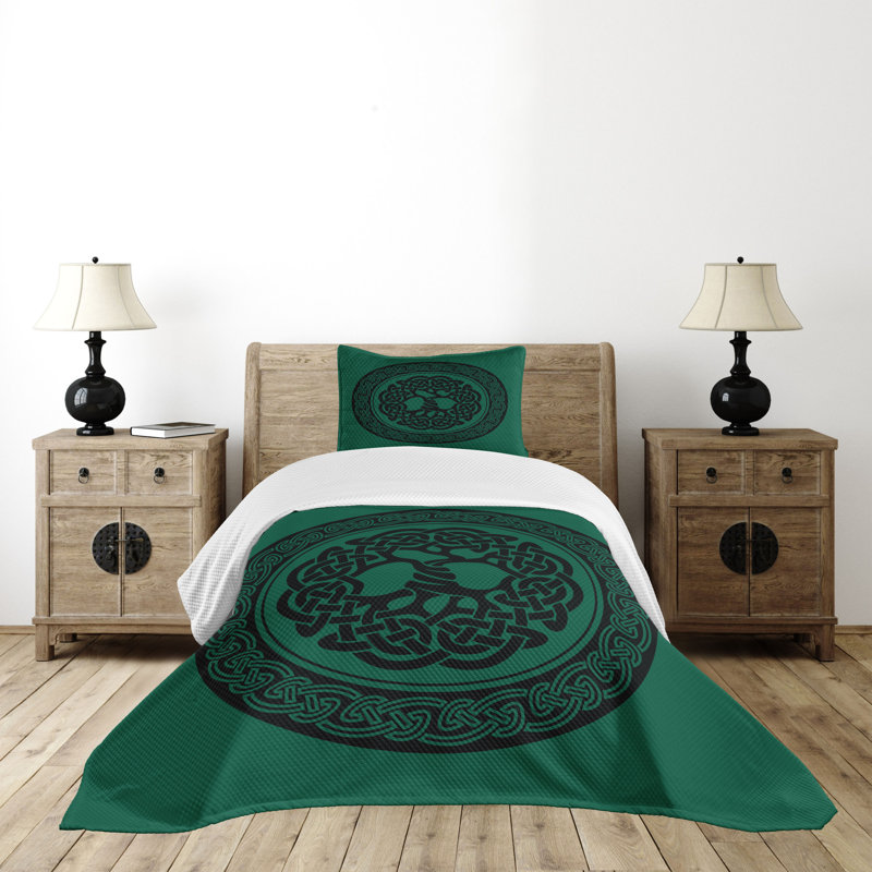 Twin White and Green Quilted Bedspread Set