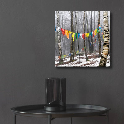 «Prayer Flags, Woodstock, NY» par Kelly Sinclair, art mural en verre acrylique