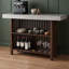 Buffet moderne à hauteur du comptoir avec étagères de rangement ouvertes, plateau effet marbre et panneaux à lattes-1745305316