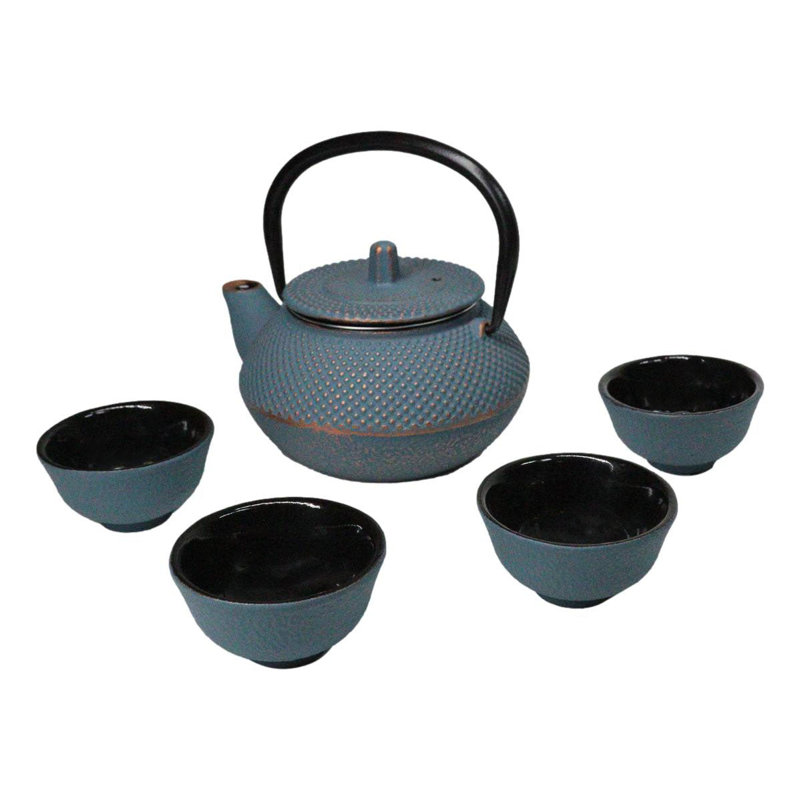 Théière miniature en fonte texturée bleu ciel à motif clous, 30 cl, avec 4 mini-tasses à thé.