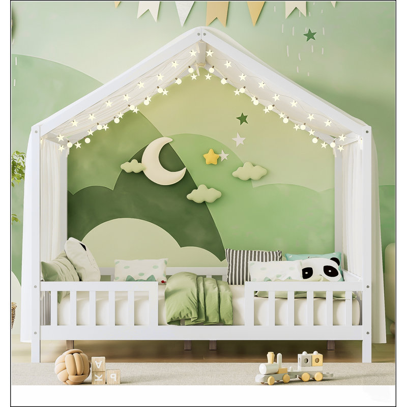 Lit Montessori au sol avec baldaquin, cadre de lit enfant en forme de maison avec hautes barrières, lit enfant en bois avec toit, taille standard