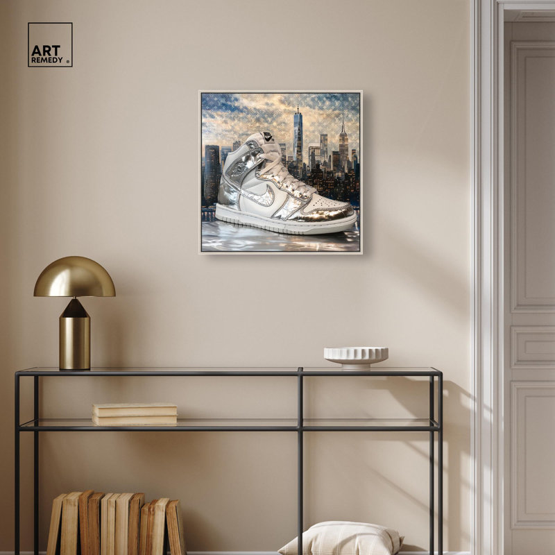 NYC Metallic Sneaker Canvas Sneaker, art mural par , H 13 po x l 13 po, Noir, Cadre flottant