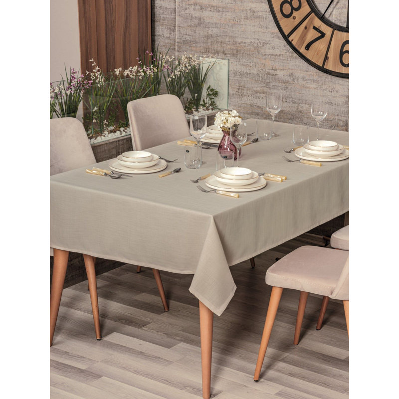 Nappe élégante Elegant, 61 x 63 | 100% polyester, lavable à la machine à 86 ° F | Repassage à basse température, sans javellisant, sans nettoyage à sec, sans séchage par culbutage | Parfait pour les repas, les fêtes et l'utilisation quotidienne, durable et élégant