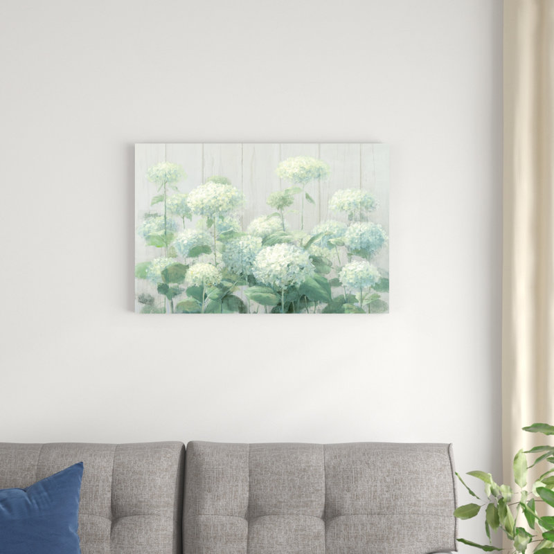 Hortensia blanc sur fond de sauge, H 30 po x l 20 po