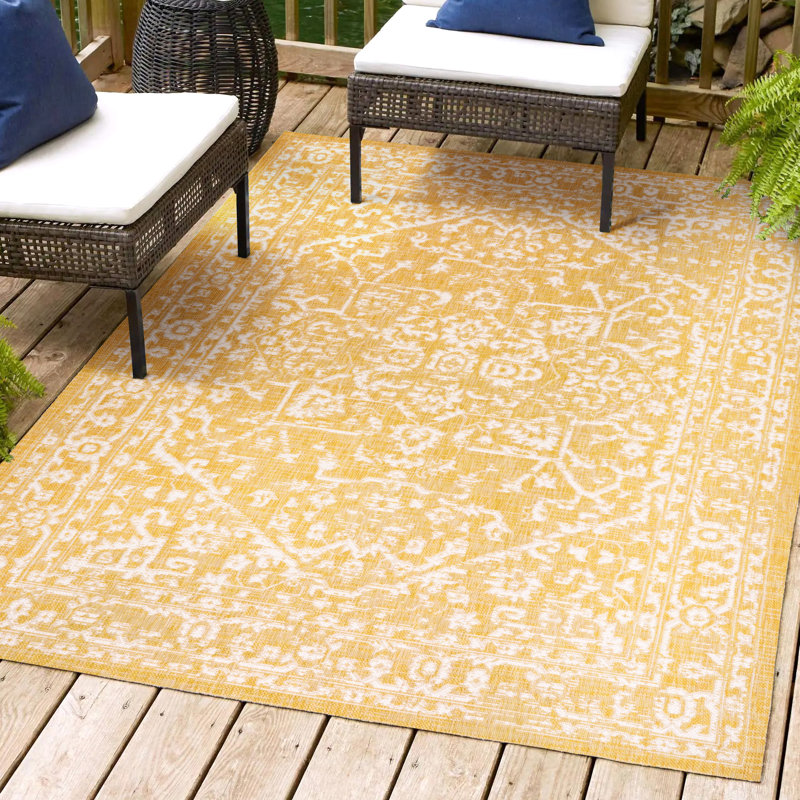 Tapis intérieur / extérieur jaune / crème Kisha Bohemian Medallion, Rectangle 5 pi 3 po x 7 pi 7 po
