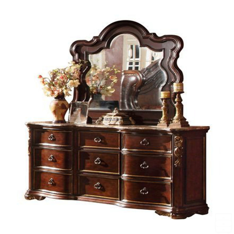 Commode de style traditionnel en bois