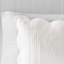 Courtepointe 3 pièces double / grand, réversible avec bords festonnés, surface en microfibre, rembourrage 90% coton, entretien facile, blanc, bord plein / grand, 2 taies et 1 courtepointe, tissu, intérieur, machine-127222681-127222683