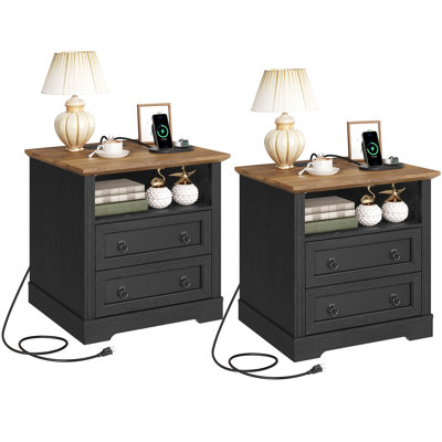Ensemble de 2 tables de chevet de ferme avec station de charge, table de bout de 23,6 pouces de large avec 2 tiroirs et tablette de rangement ouverte