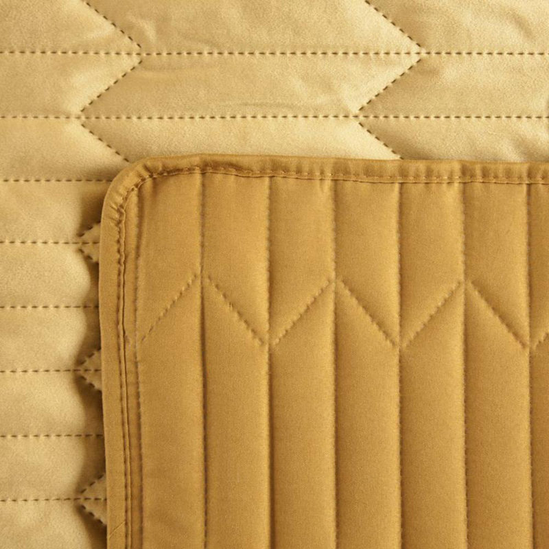 Kampyli Chevron / Zig Zag Bedspread