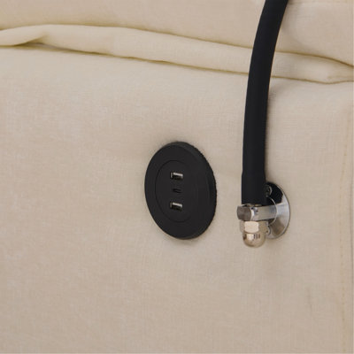 Le fauteuil de loisir, le fauteuil inclinable double, avec dossier réglable manuellement, les accoudoirs rembourrés, le port de chargement USB latéral et le support pour téléphone, sont livrés avec un repose-pieds de rangement assorti - beige