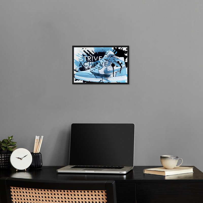 «Strive Sneaker», impressions sur toile par Notoriart, H 11 po x l 16 po, Cadre noir