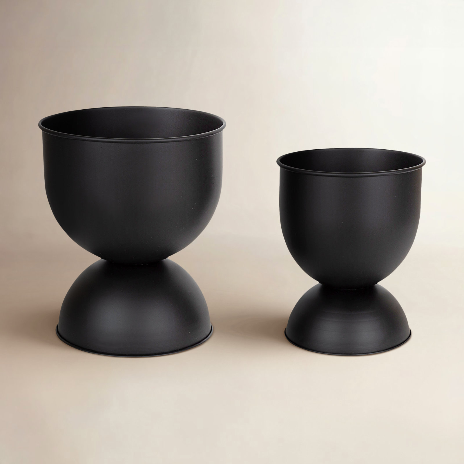 Lonnie 10" Urn Planter, Black