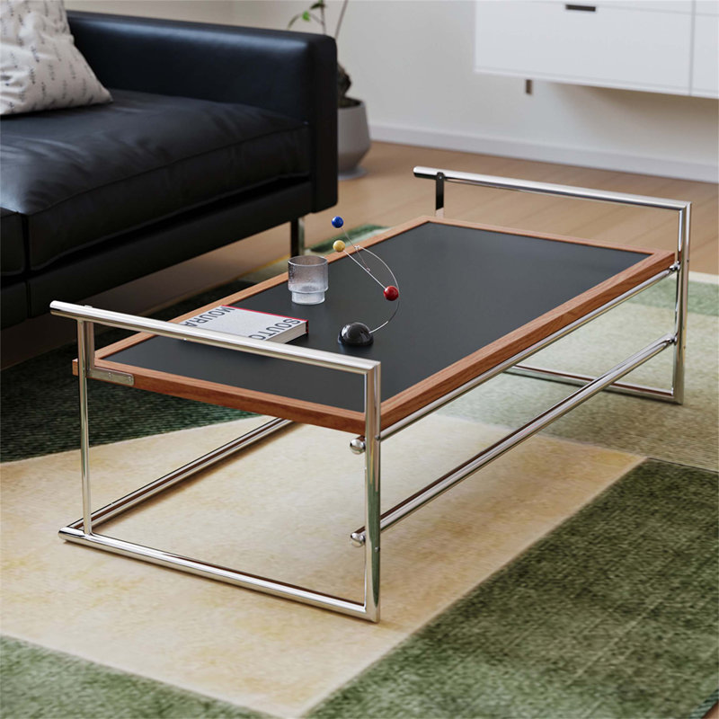 Table basse Rio, design Bauhaus pour petits appartements, bois massif rétro avec acier inoxydable, multifonctionnel et peu encombrant