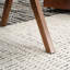 Chaises d'appoint modernes en tissu de velours avec structure en bois massif, chaises rembourrées pour le salon ou le coin lecture-782639056