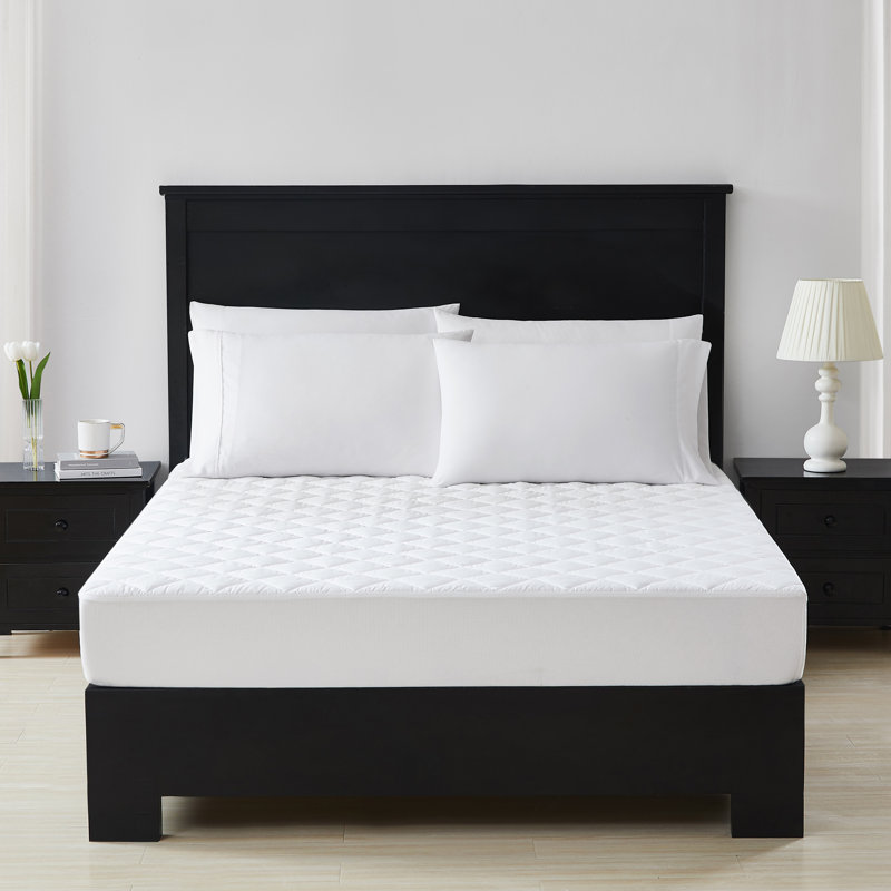Eddie Bauer® 300 TC Waterproof Mattress Pad (Hypoallergenic), Extra-long Twin