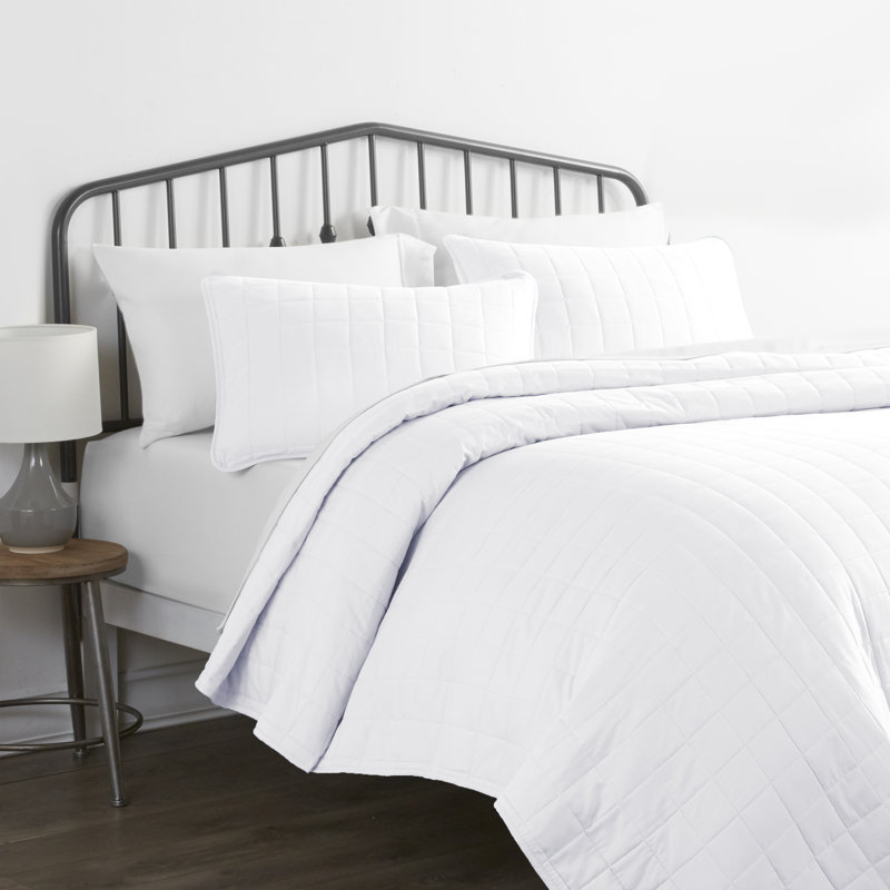 White Twin Microfiber Quilt Set with Pillow Sham