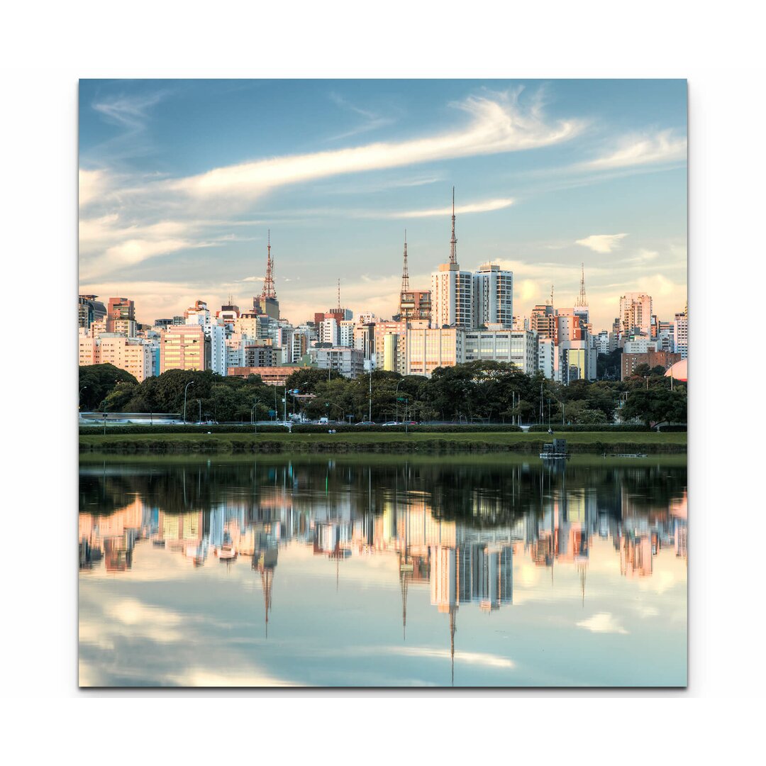 Leinwandbild Skyline von Sao Paulo mit Spiegelung im Wasser